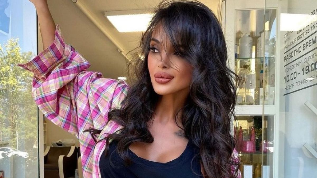 14-годишната дъщеря на Мария е напълнила пазвата със силикон? СНИМКА