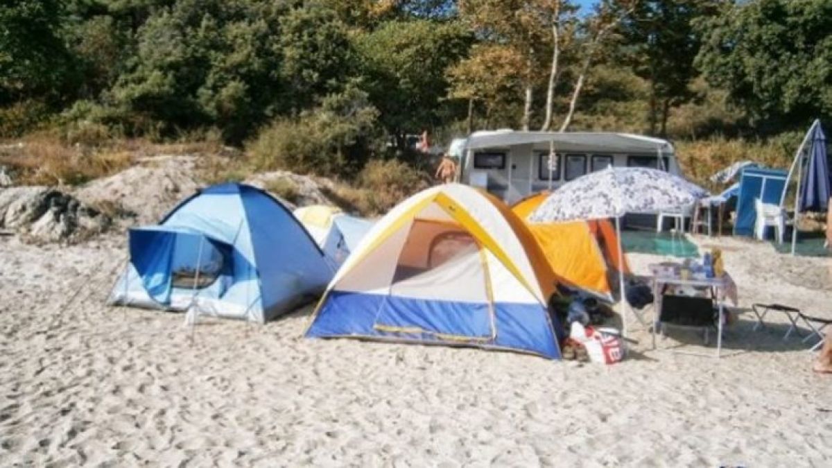 Убийство! Свалят ни кожата на морето, ето колко искат за палатка на плажа