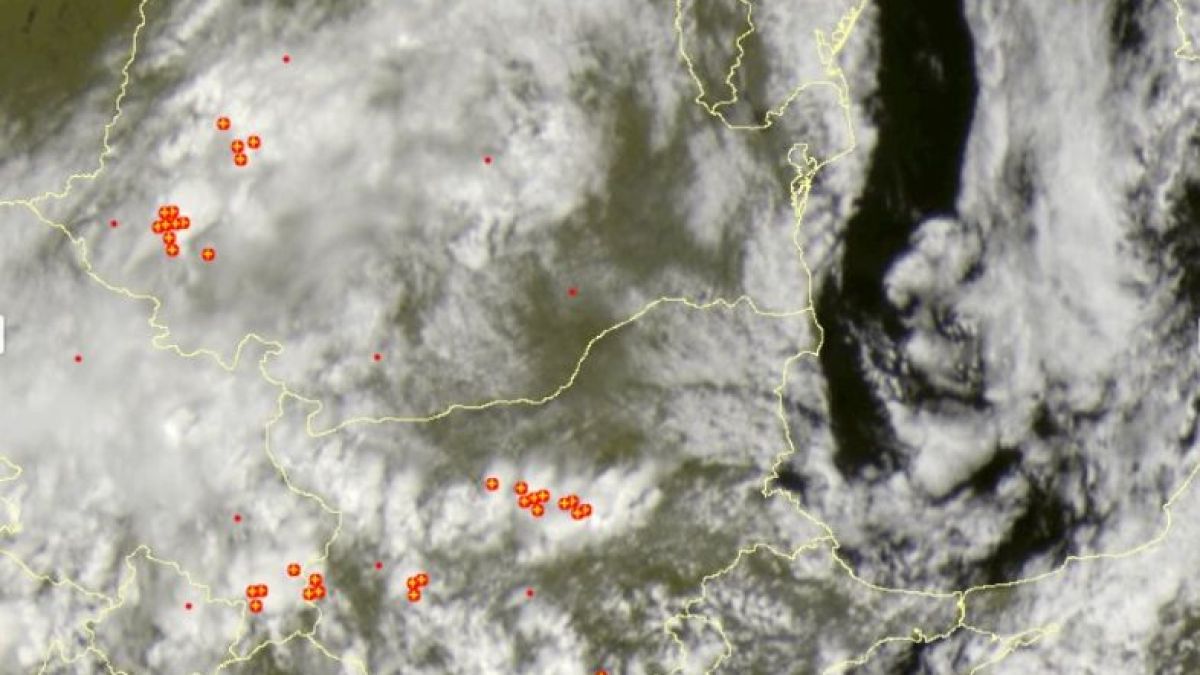 Почна се: Опасната стихия нахлу в България от запад ГРАФИКИ