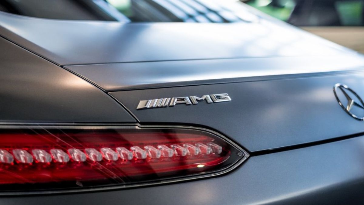 Фотошпиони заснеха новото поколение на Mercedes-AMG GT СНИМКИ