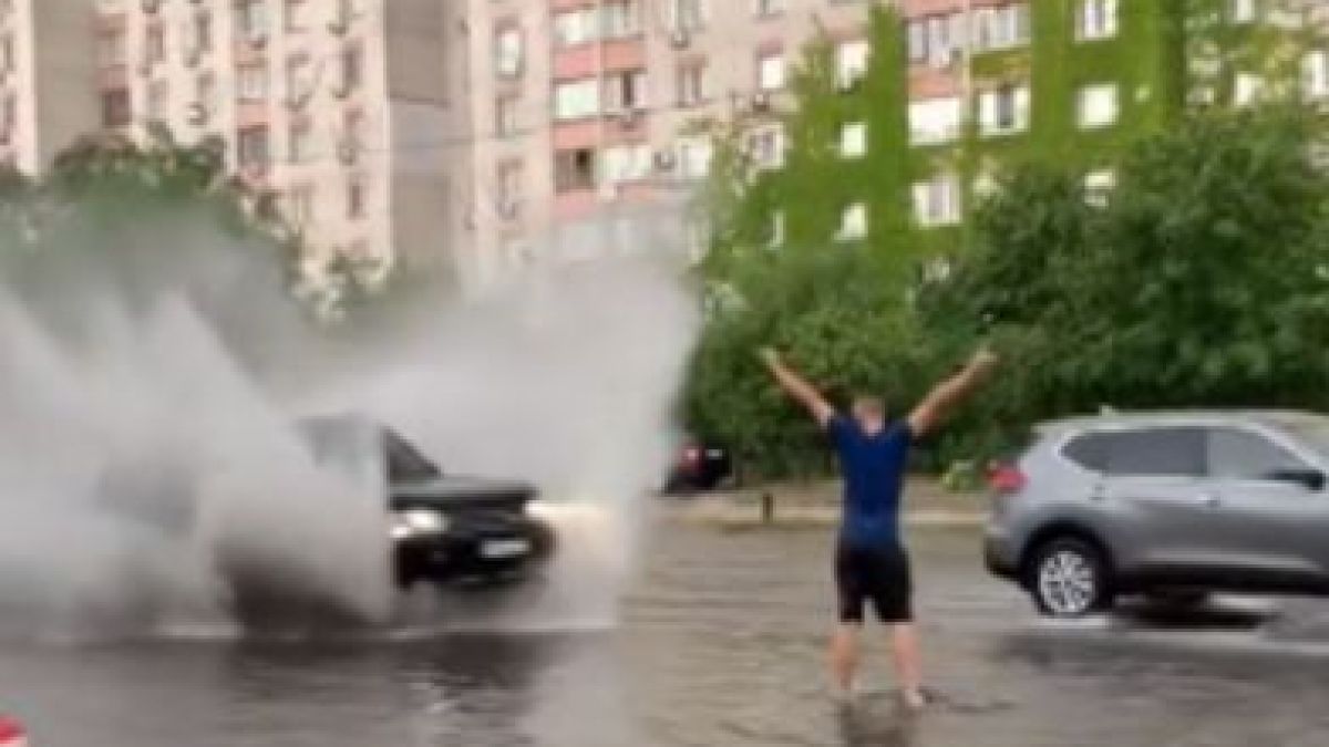 Мрежата се чуди и мае: На какви медикаменти е този ВИДЕО 