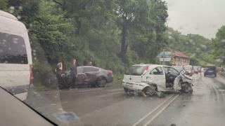 Сигнал до БЛИЦ! Зверско меле на ключов столичен булевард, колите са тотал щета СНИМКИ 