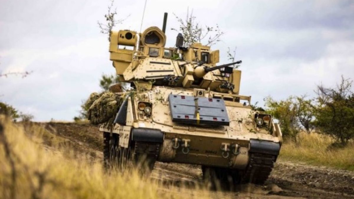 ВИДЕО от войната: Показаха как руски танк унищожи БМП Bradley