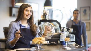 Голям интерес към непълнолетни работници у нас, ето в кои сфери