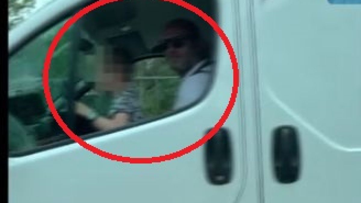 Потрес без край: Дете шофира бус по столичния бул. „Черни връх“ ВИДЕО