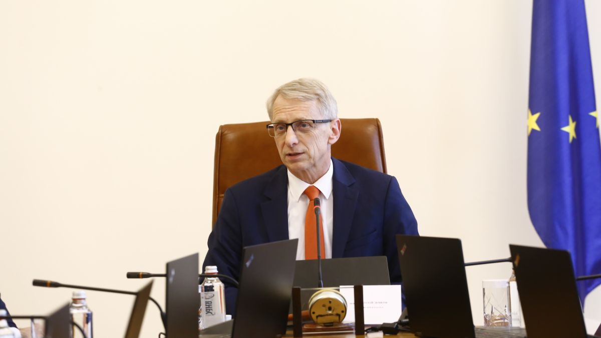 Денков изненада цяла България след безпрецедентното цунами от оставки в МС! ВИДЕО