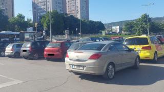 Мъж направи тези СНИМКИ на паркинг на Кауфланд във Варна и шашна с предложение 