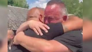 Той инсценира собствената си смърт, за да види кой ще дойде на погребението му ВИДЕО