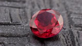 Всички губят ума и дума от най-скъпия рубин, добит от Мозамбик