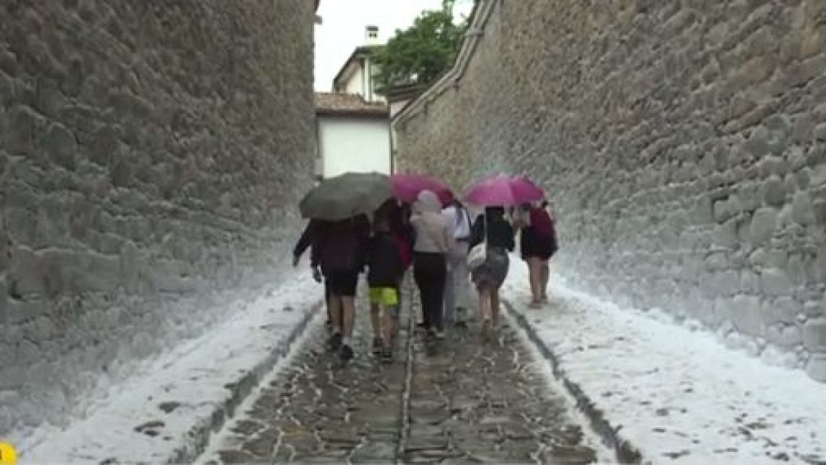 Чудо в Пловдив: Сняг заваля през юни ВИДЕО