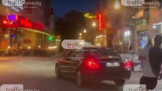 Наглост в Пловдив! Ето къде се озова тузарски Мерцедес ВИДЕО