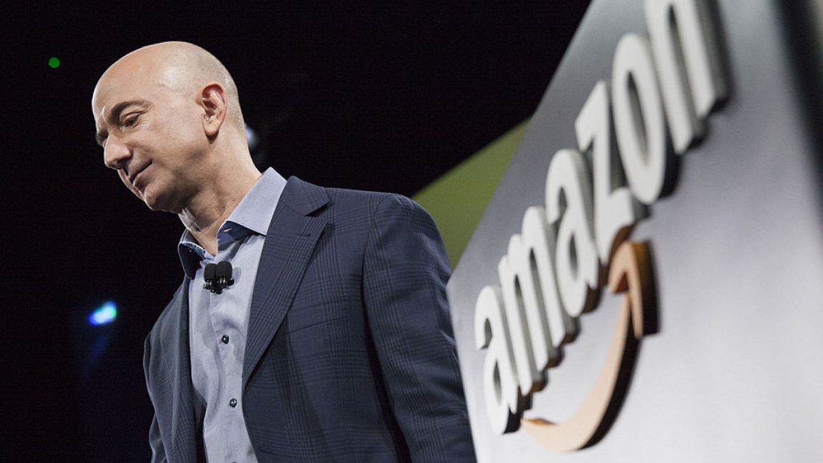 Падна голяма тайна: Ето кой българин е направил първата поръчка от Amazon на Безос ВИДЕО