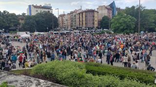 Столичани излязоха на мощен протест срещу изпращането на българско оръжие за Киев ВИДЕО