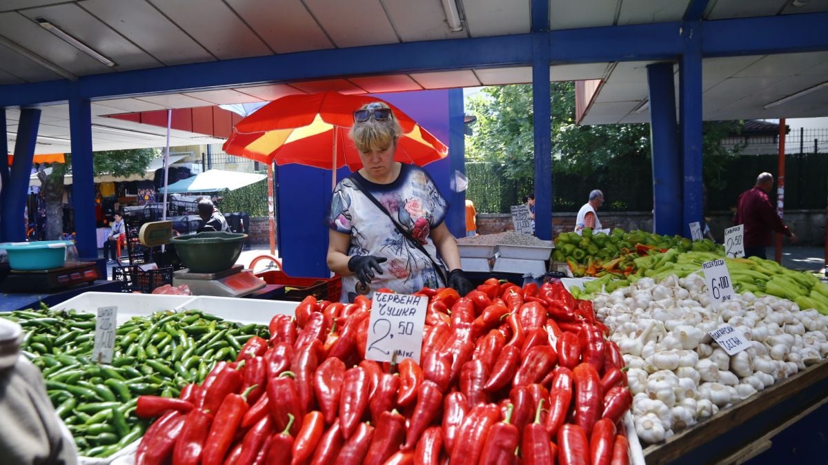 Тези стоки поскъпват три пъти от вноса до трапезата, а дизелът... 