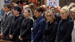 Щерката, любовницата или премиерката - коя от тези дами ще наследи Берлускони 