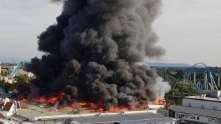 Инцидент: Евакуираха 25 хиляди посетители на увеселителен парк ВИДЕО