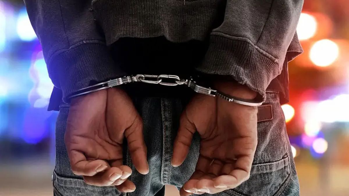 Щракнаха белезниците на дрогиран ученик в Банско, управлявал автомобил 