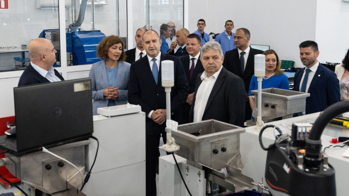Българска компания отвори голям завод в София, откри го Румен Радев