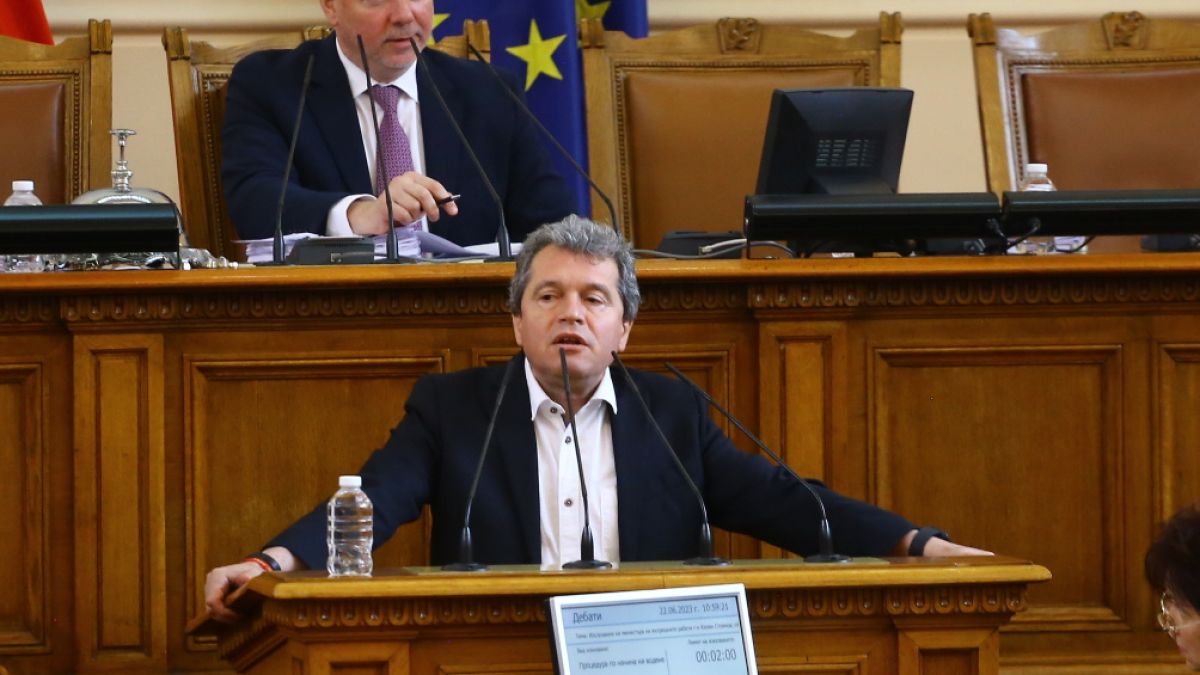 Палава обла пеперудка подпали бесен скандал в парламента! Тошко Йорданов сипе люти закани БЛИЦ TV