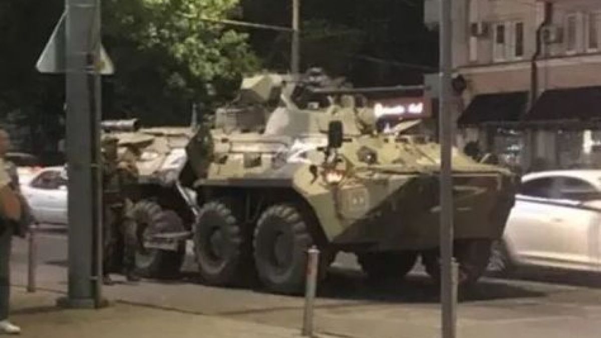 Преврат в Русия!? Отцепиха Кремъл, планът "Крепост" е в действие! Зрелищни СНИМКИ и ВИДЕА 