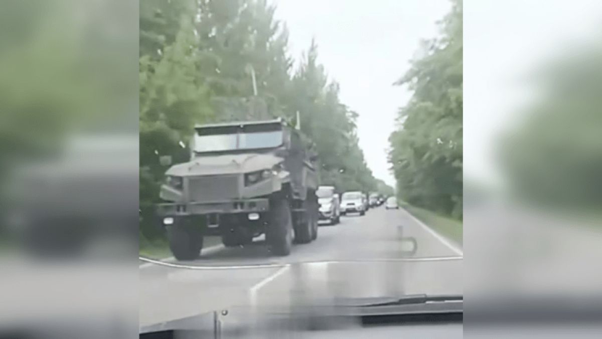 Колона от военна техника ЧВК "Вагнер" се движи от Воронеж към Москва ВУДЕО
