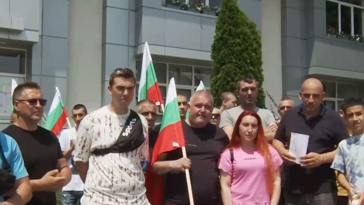 Мор посред лято в Радомир, местните не издържаха и се вдигнаха на бунт ВИДЕО