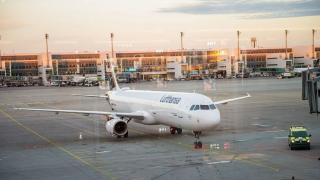 Гола и буйстваща: Паника на борда на самолет на Lufthansa заради 27-годишна българска гражданка