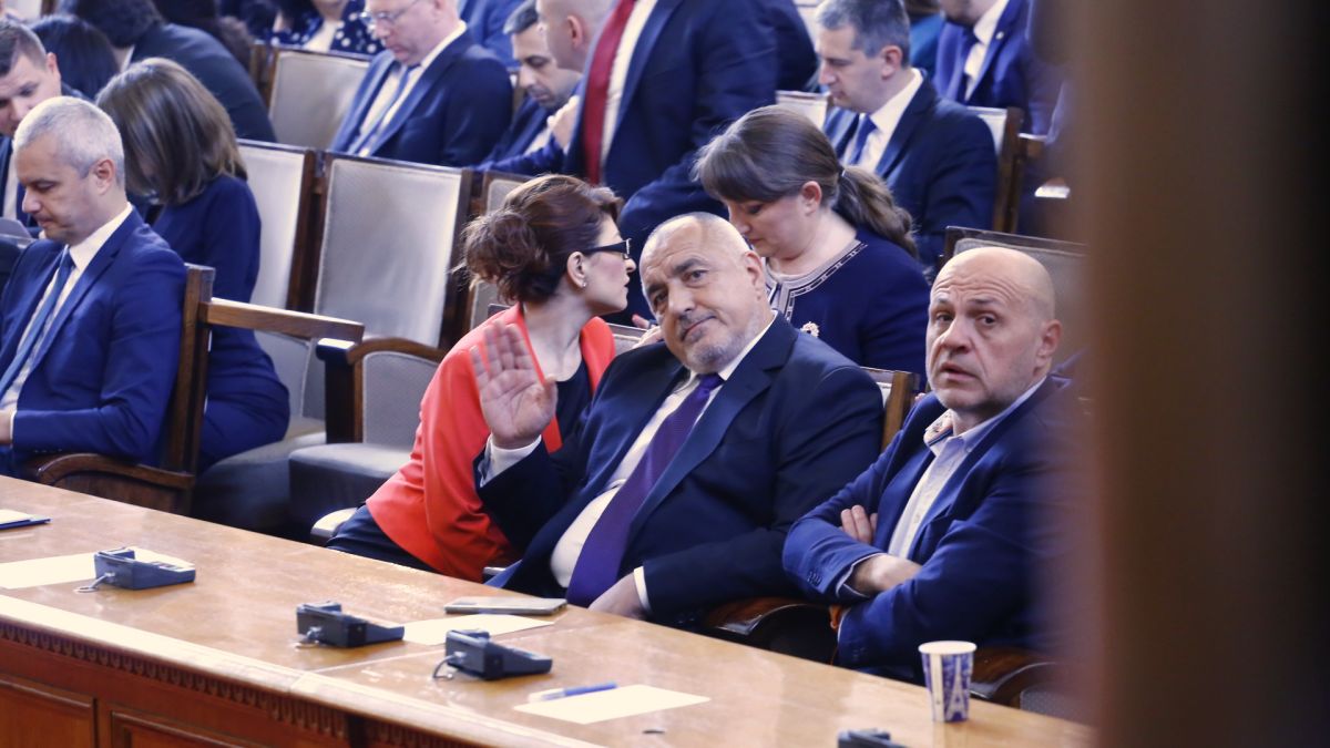 Политолог прозря целите на ГЕРБ-СДС, има две версии