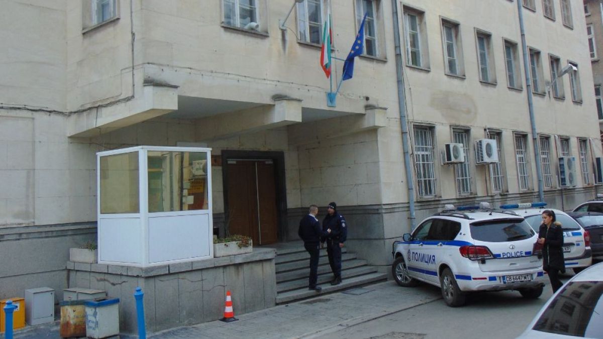 Цял Бургас говори за това, което направиха полицаи с 40-г. мъж, тръгнал да подава жалба 
