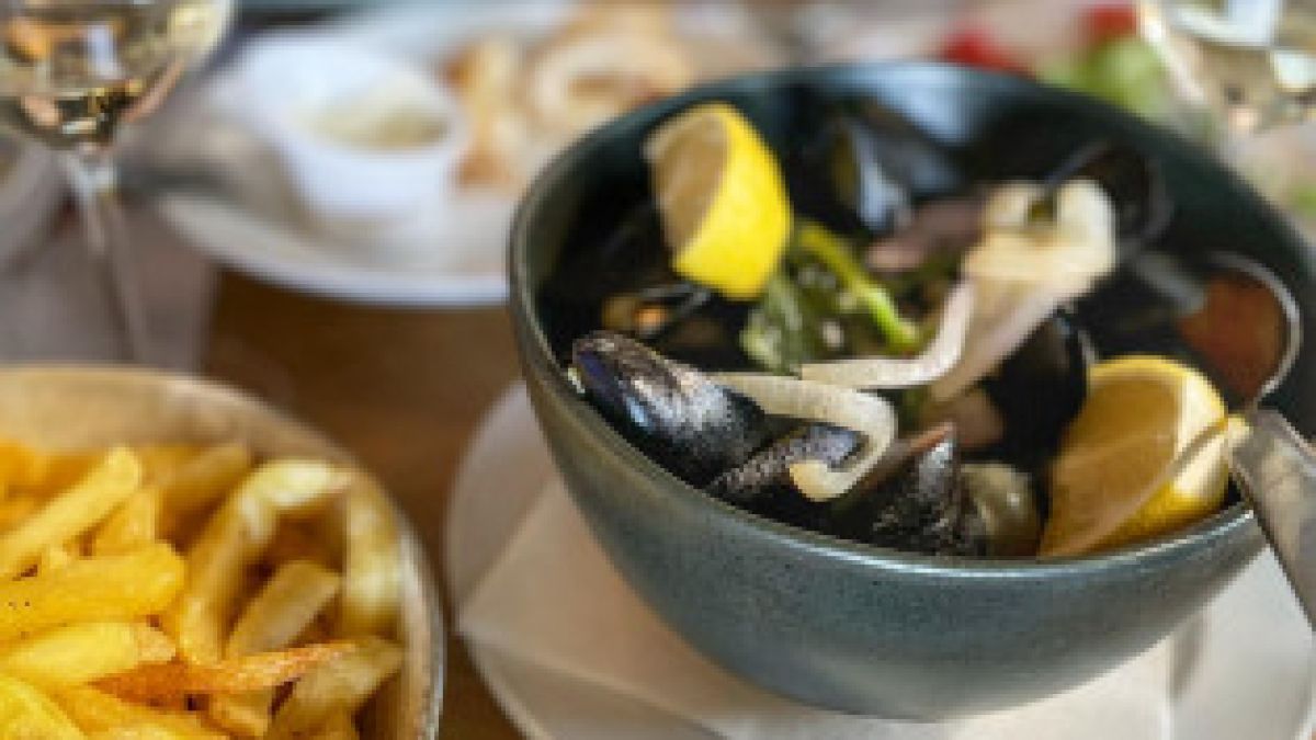 Засрамих се: Българка показа какви вкусотии има в гръцки ресторант за без пари СНИМКИ
