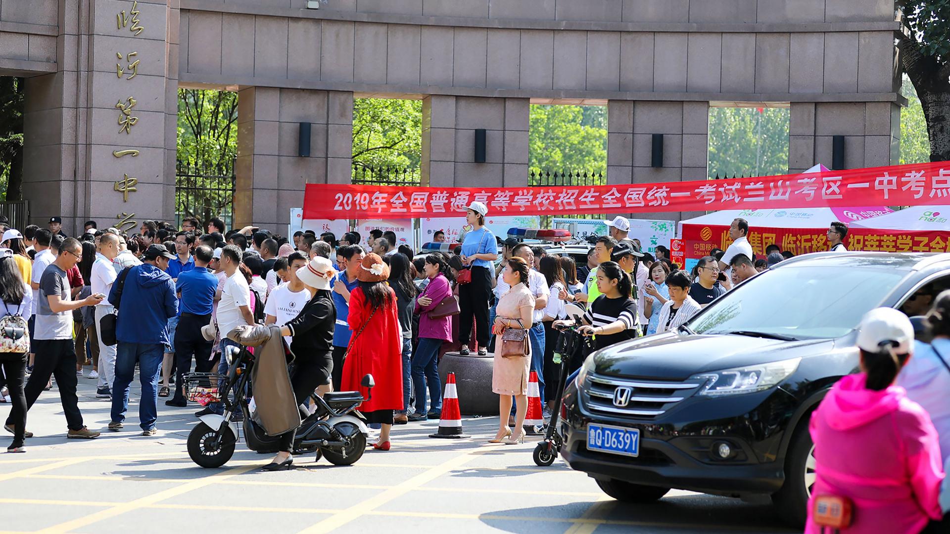 Скъсаха милиардер 27 пъти на изпит за колеж в Китай