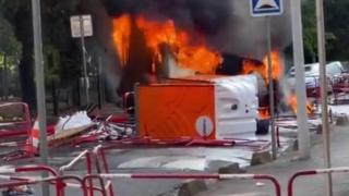 Война в Париж! Полицията стреля, протестиращи издигат барикади, палят всичко по пътя си и превземат нови квартали ВИДЕО