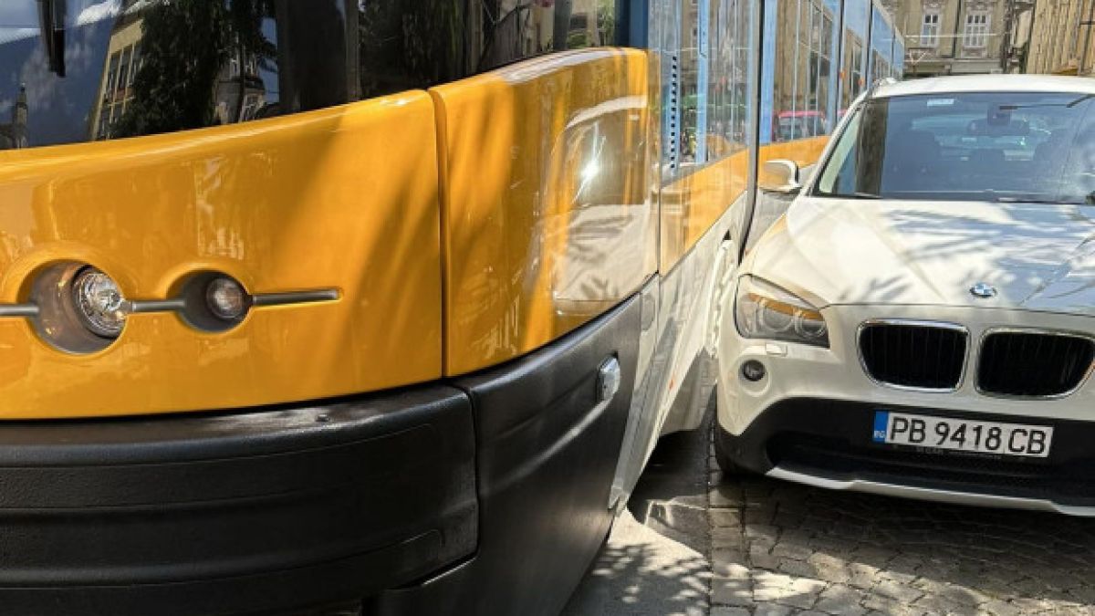 Пловдивчанин с BMW взе акъла на столичани с паркирането си СНИМКА 
