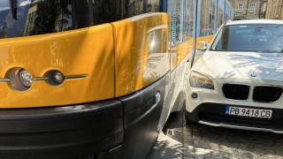 Пловдивчанин с BMW взе акъла на столичани с паркирането си СНИМКА 