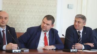 Гореща среща в НС: ГЕРБ-СДС, ПП-ДБ и ДПС се договарят за... ВИДЕО