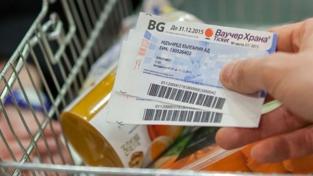 Готвят секира за работещите българи, които взимат ваучери за храна