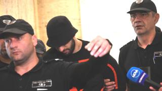 Брадат и окован с белезници: Ето го единия от участниците в масовия бой в "Люлин" СНИМКИ