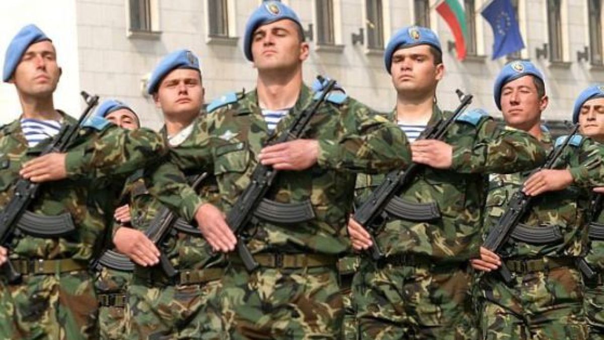 Зам.-министърът на отбраната каза кога ще изпратим военни в Украйна