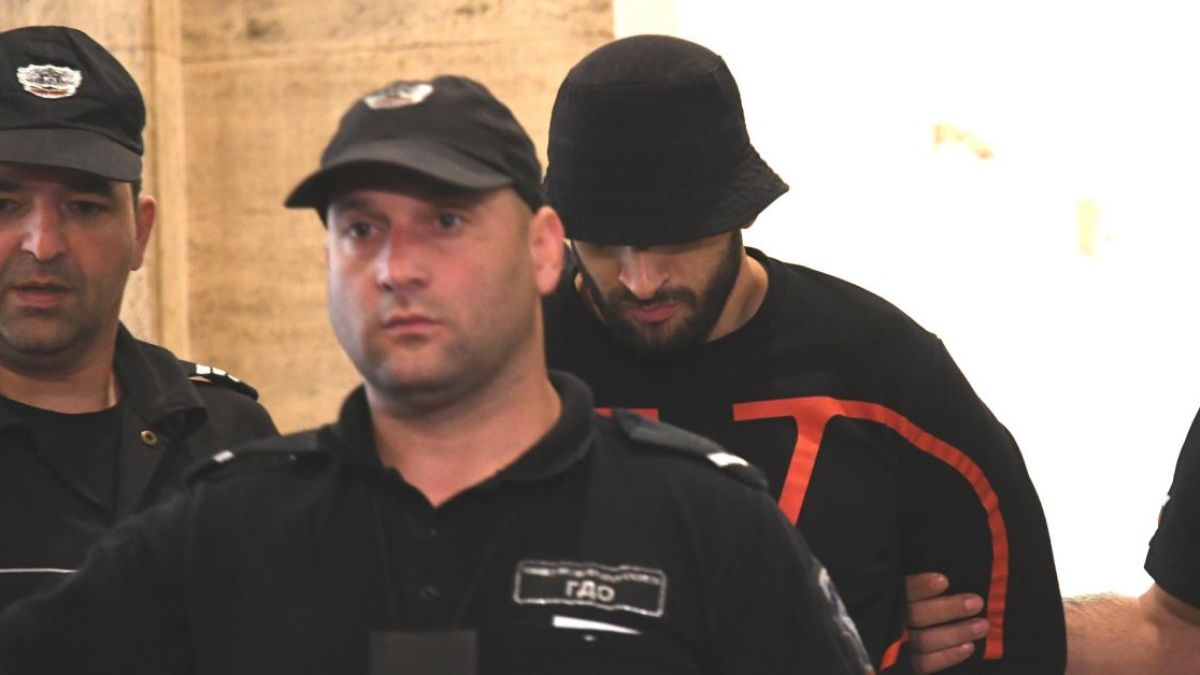 На един от задържаните за боя в „Люлин” му се стъжни много