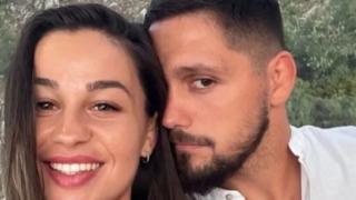 Горещо! Елица и Алекса го направиха пред всички на плажа СНИМКИ 18+
