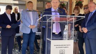 Борислав Сарафов приветства 85 младши магистрати, завършили обучението си в НИП