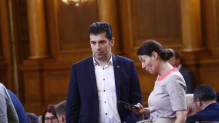Жега в парламента заради Дебора ВИДЕО