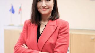 Разкриха я: Ето какво се крие зад облеклото на кандидатката ни за еврокомисар