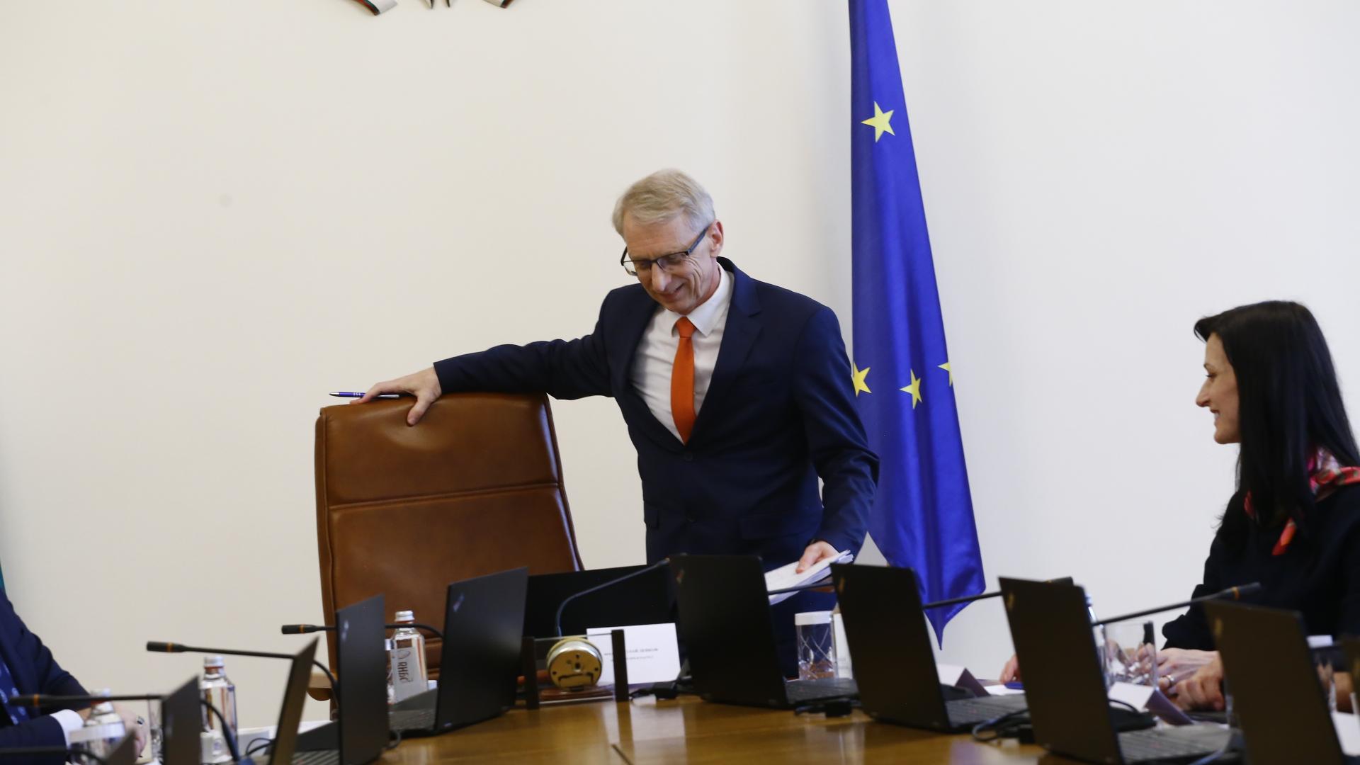 Бивш стратег на президента посочи фаталния ход на кабинета, обяви голяма новина за националния празник 