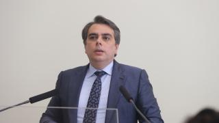 Бизнесът и синдикатите се счепкаха с Асен Василев заради...