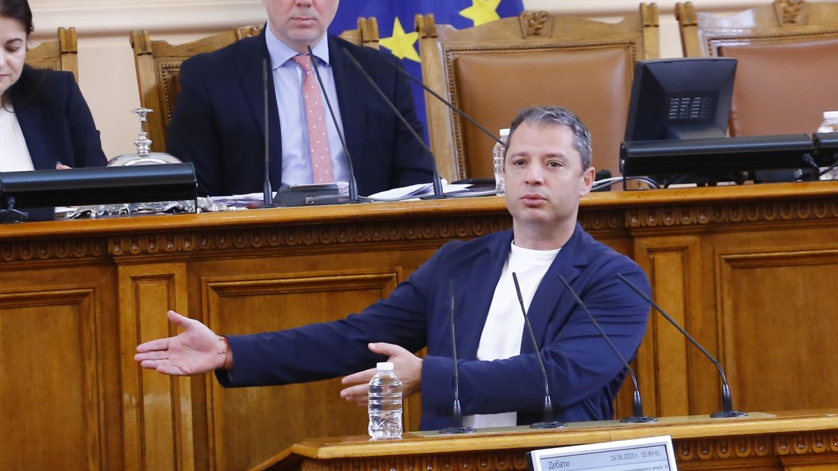 Делян Добрев захапа здраво Денков след участието му по bTV, призова Цветанка Ризова да...