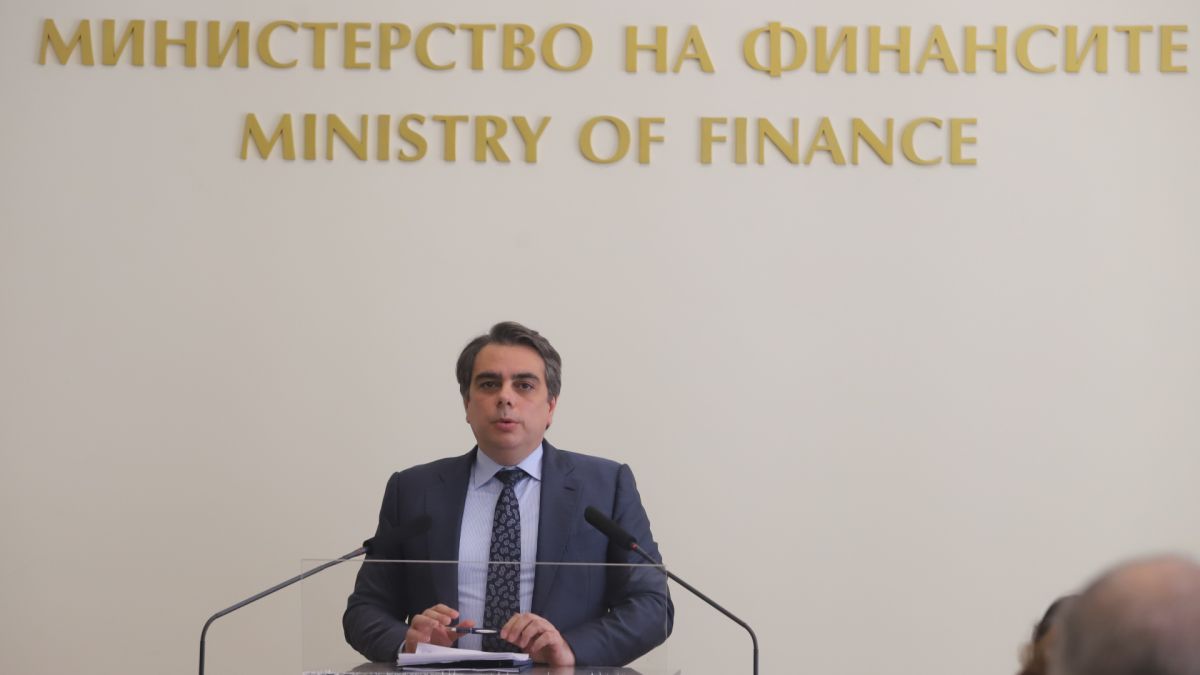 Асен Василев счупи бюджета! Тези цифри го доказват