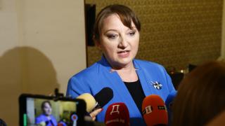 Сачева насмете Асен Василев, каза как пенсионерите е можело да имат коледни добавки 