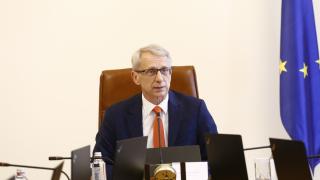 Денков смая всички министри, в МС неочаквано влязоха... ВИДЕО
