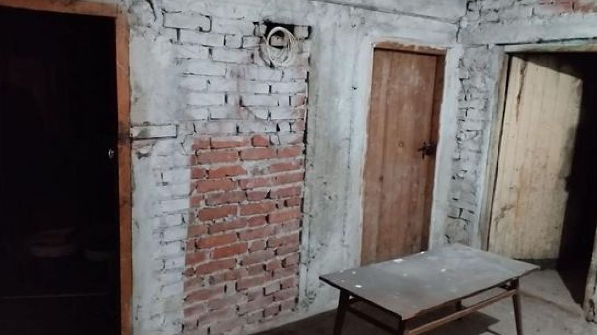 Граждански арест: Бургазлия спипа мургав мъж в мазето си, който извади невероятно оправдание СНИМКИ